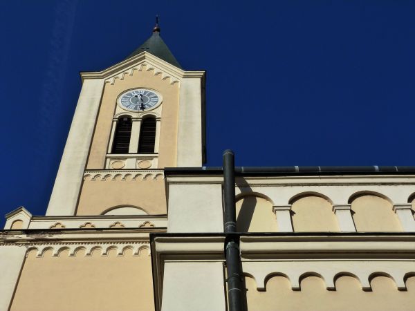 Cost of Church Gutter Installation in Tooele